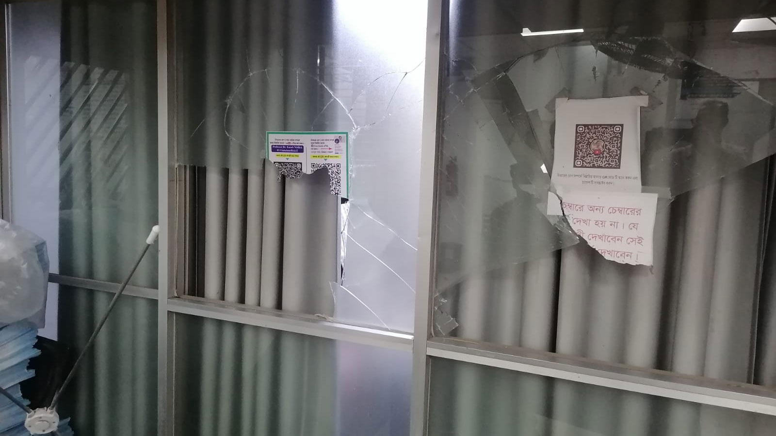 খুলনায় ক্লিনিকে ভাংচুর, ফাঁকা গুলি