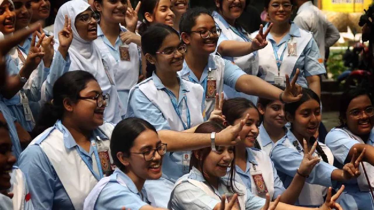 এইচএসসি ও সমমান পরীক্ষায় পাসের হার ৫২.১২ শতাংশ