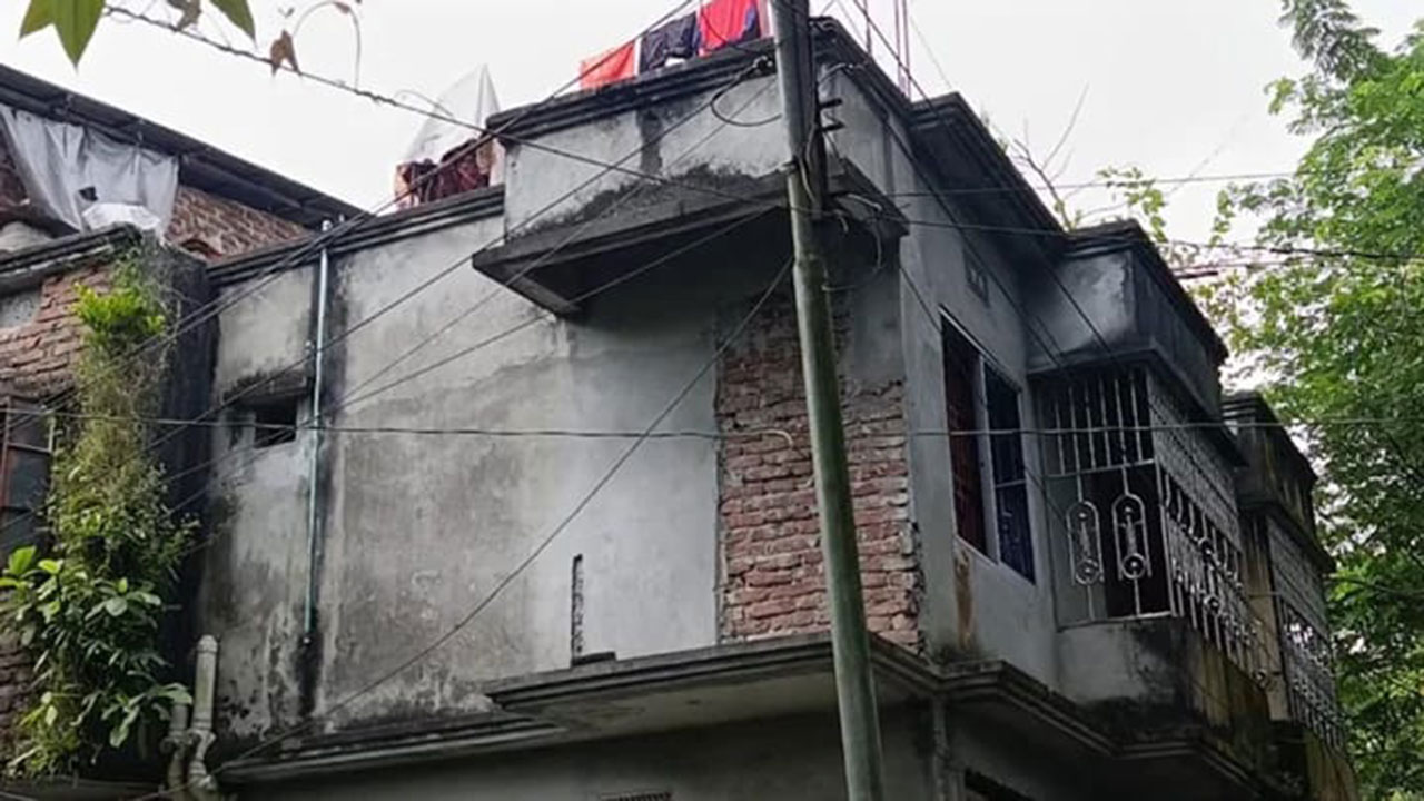 বরিশালে বাসা থেকে শিক্ষকের হাত-পা বাঁধা মরদেহ উদ্ধার