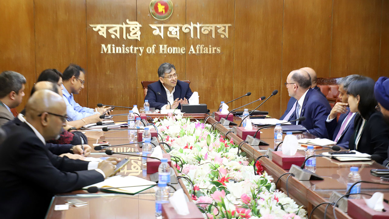 বাংলাদেশে বৈদেশিক বিনিয়োগের অপার সুযোগ রয়েছে: স্বরাষ্ট্রমন্ত্রী