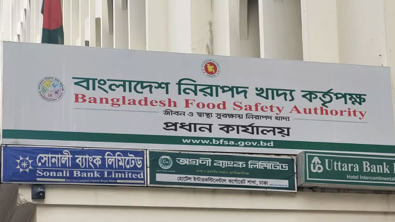 পথের ধারের খাবারের দোকানকেও নিতে হবে লাইসেন্স