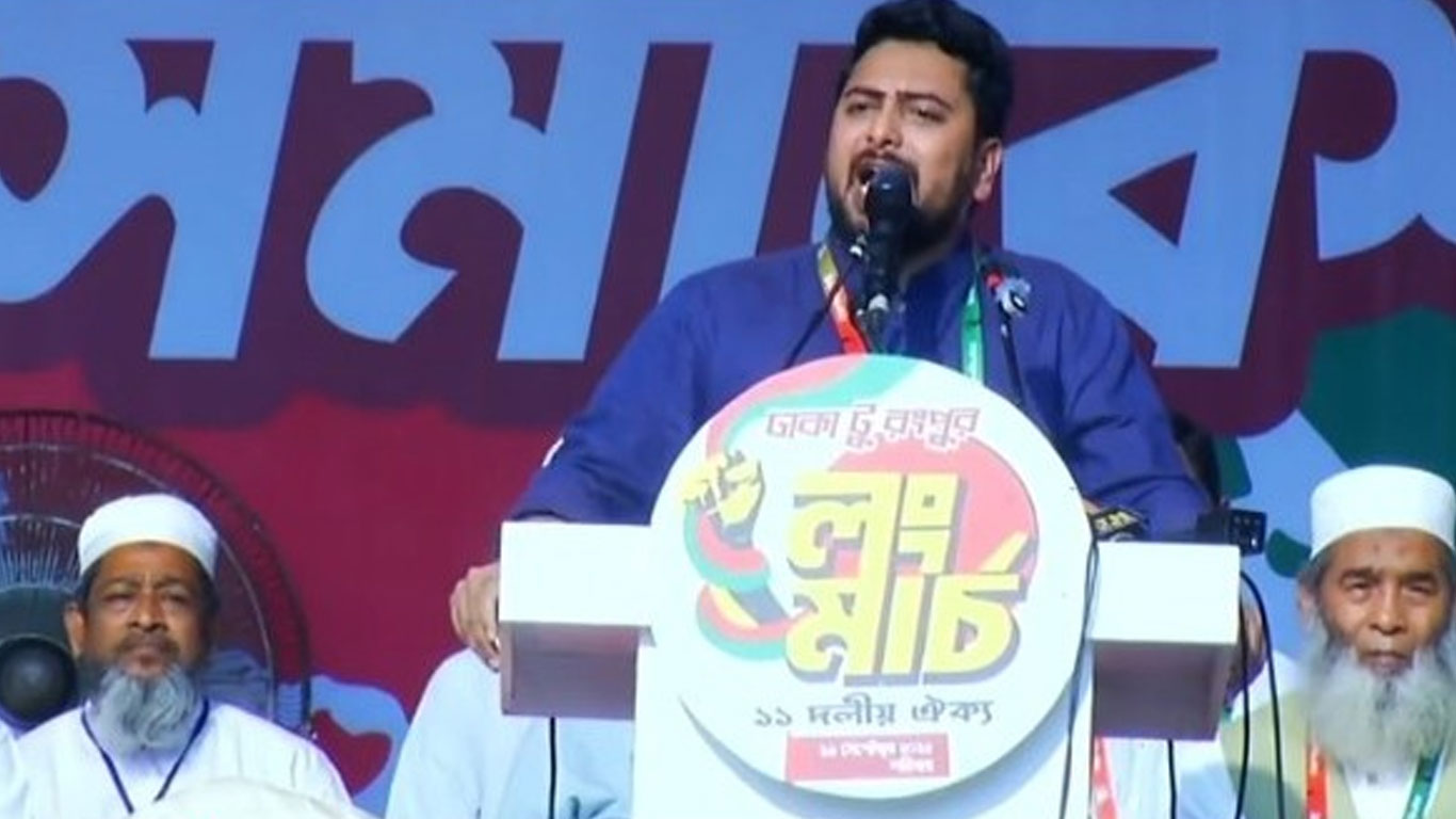 হেলিকপ্টারে পালাবেন নাকি সম্মানের সাথে পদত্যাগ করবেন, তারেক রহমানকে প্রশ্ন নাহিদের