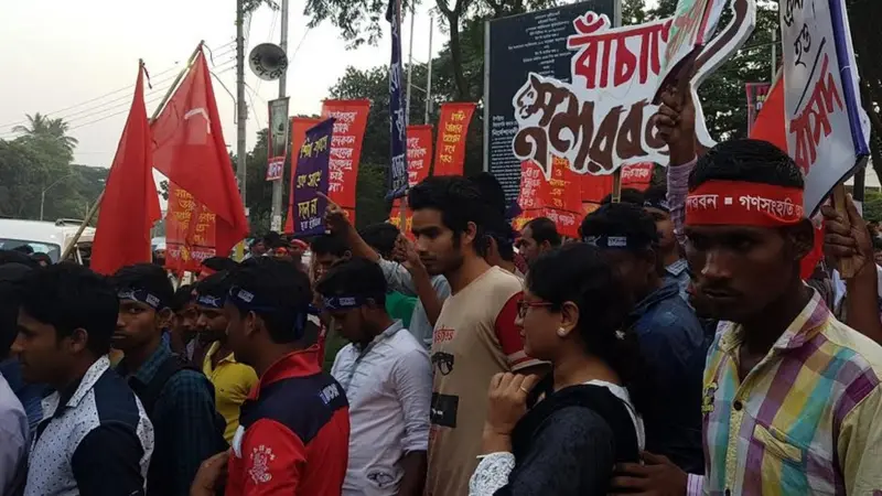 সুন্দরবন রক্ষায় শহীদ মিনারে সমাবেশ। ছবি: বিবিসি