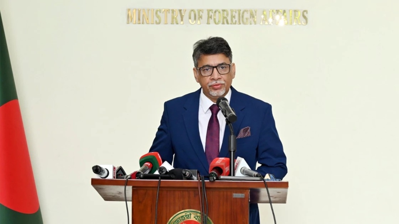 প্রধানমন্ত্রীর ভারত সফরের জন্য অনুকূল পরিবেশ চায় ঢাকা