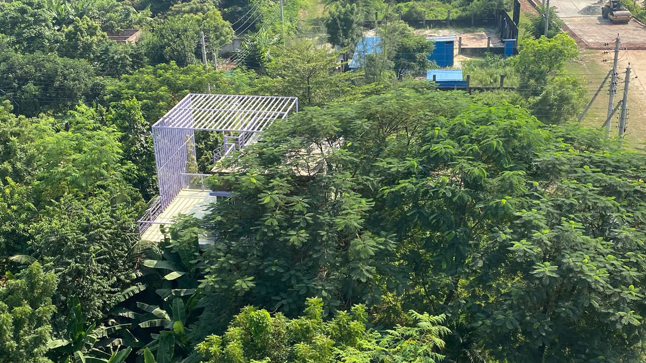 গোল্ডেন সানরাইজ’ নামক বাড়ির ছাদের দৃশ্য। ছবি: চরচা