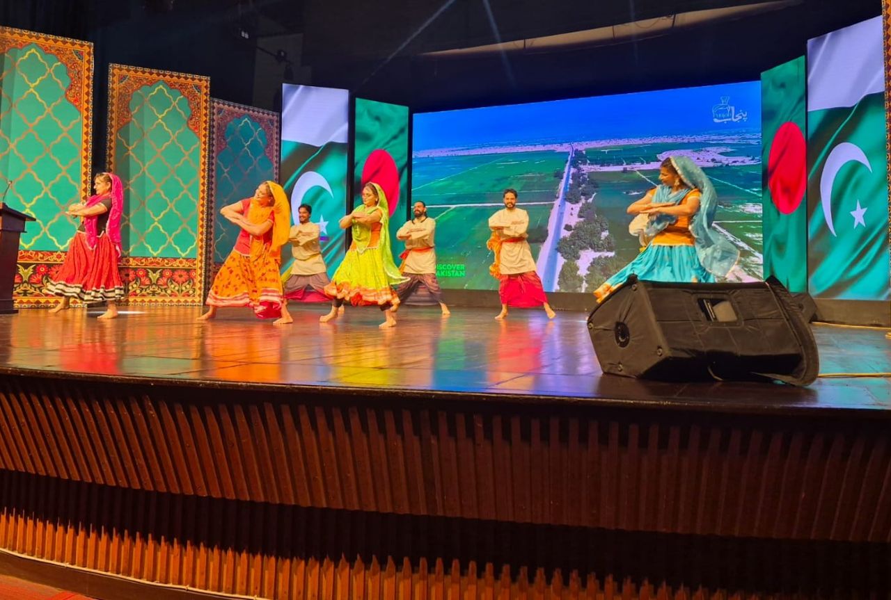 বাংলাদেশ সাংস্কৃতিক দলের সম্মানে ইসলামাবাদে বিশেষ সাংস্কৃতিক অনুষ্ঠান