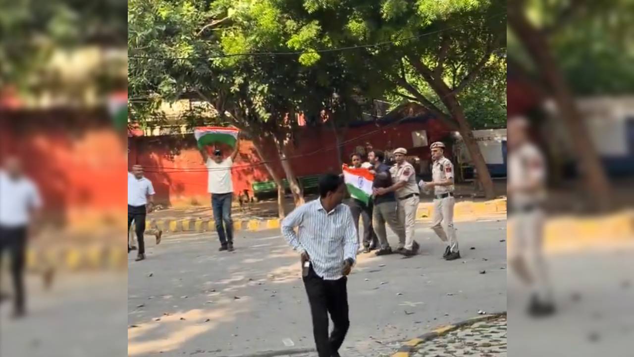 যন্তর মন্তর থেকে ককরোচ পার্টির সৌরভ ও আশুতোষ আবার আটক