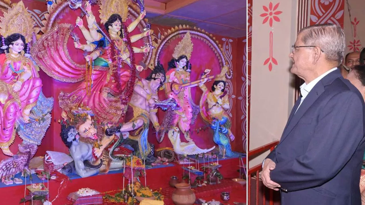 দুর্গাপূজা উপলক্ষে ঢাকার রমনা কালীমন্দির পরিদর্শন করেন রাষ্ট্রপতি মির্জা ফখরুল ইসলাম আলমগীর। ছবি: বঙ্গভবন