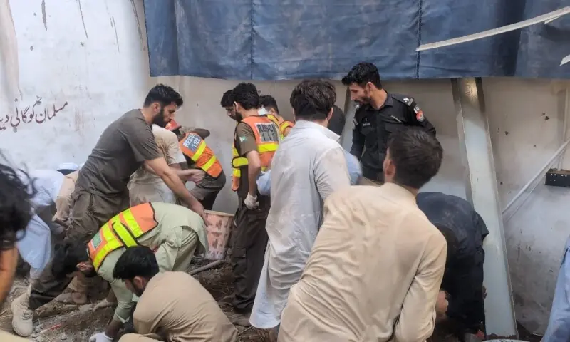 পাকিস্তানের পেশোয়ারে স্কুলের ছাদ ধসে নিহত অন্তত ২১