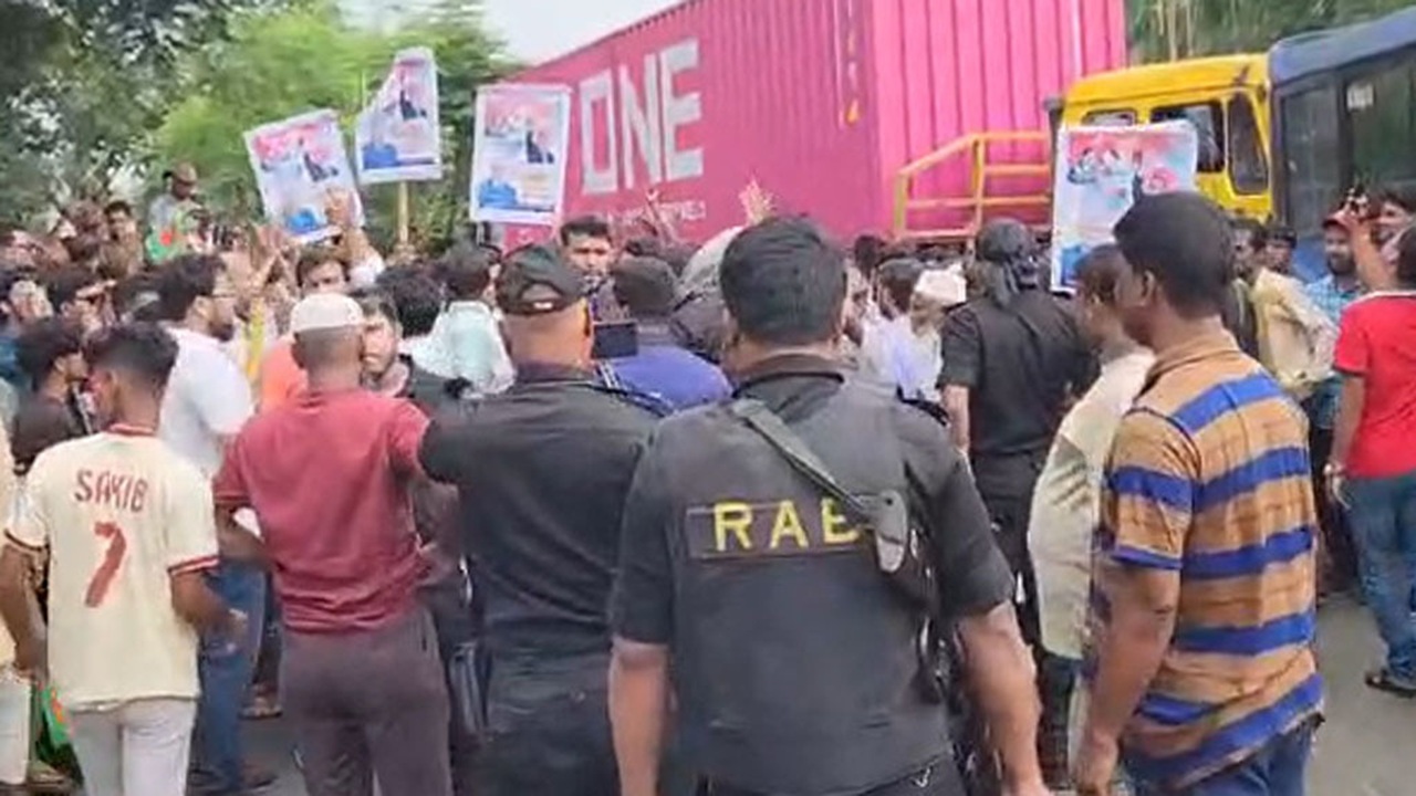 সীতাকুণ্ডে বিএনপির দুই পক্ষে সংঘর্ষ, মহাসড়ক অবরোধ
