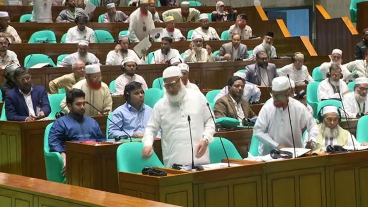 পূর্ণ সংস্কারের দাবিতে সংসদ থেকে বিরোধীদের ওয়াকআউট