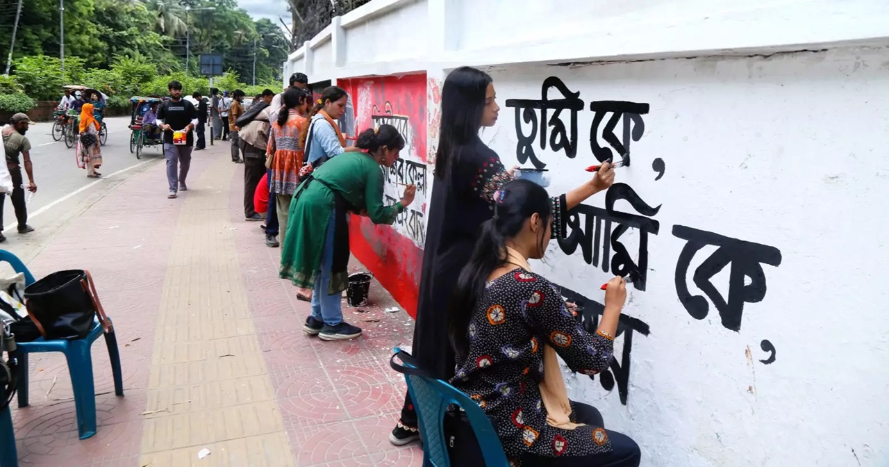ঢাবিতে ‘জুলাই গ্রাফিতি’ পুনর্লিখন শুরু