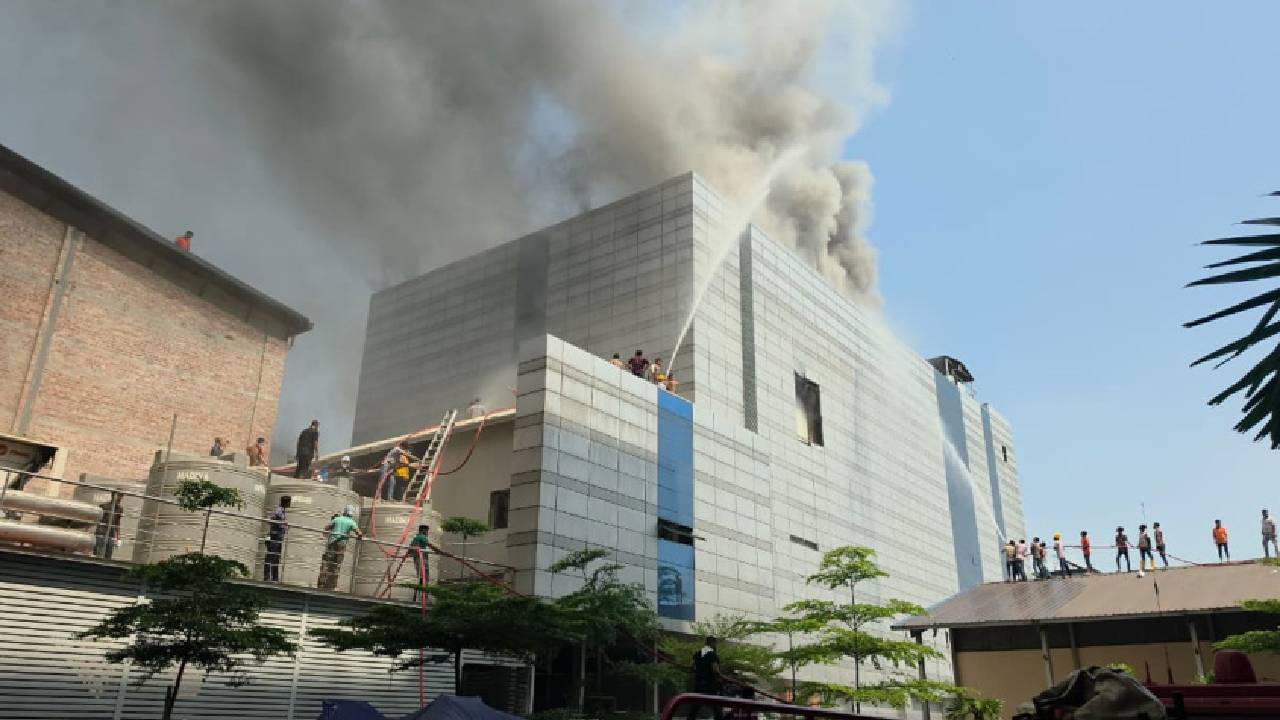 নিয়ন্ত্রণে টঙ্গীর ড্রাগ ইন্টারন্যাশনালের কারখানার আগুন