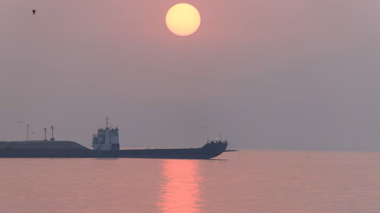 শর্ত পূরণ না হওয়া পর্যন্ত হরমুজ প্রণালি খুলবে না ইরান