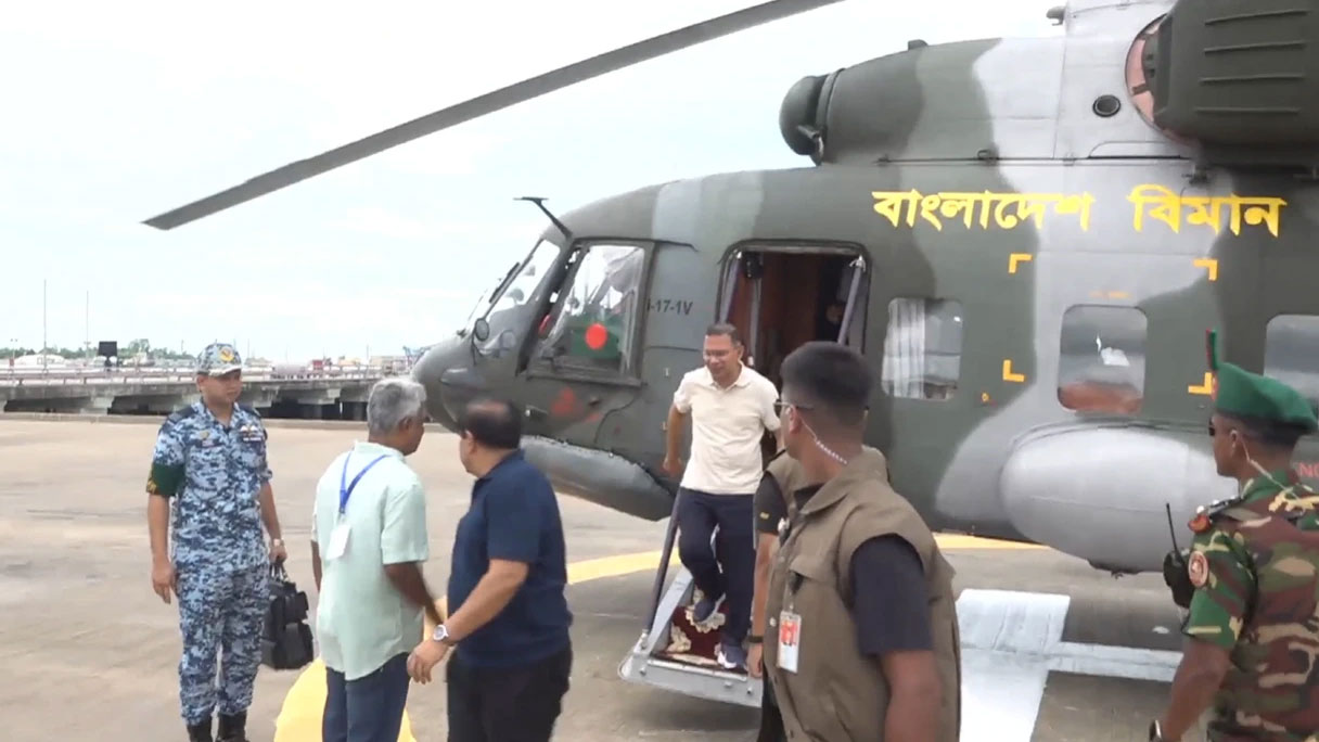 মহেশখালী পৌঁছেছেন প্রধানমন্ত্রী