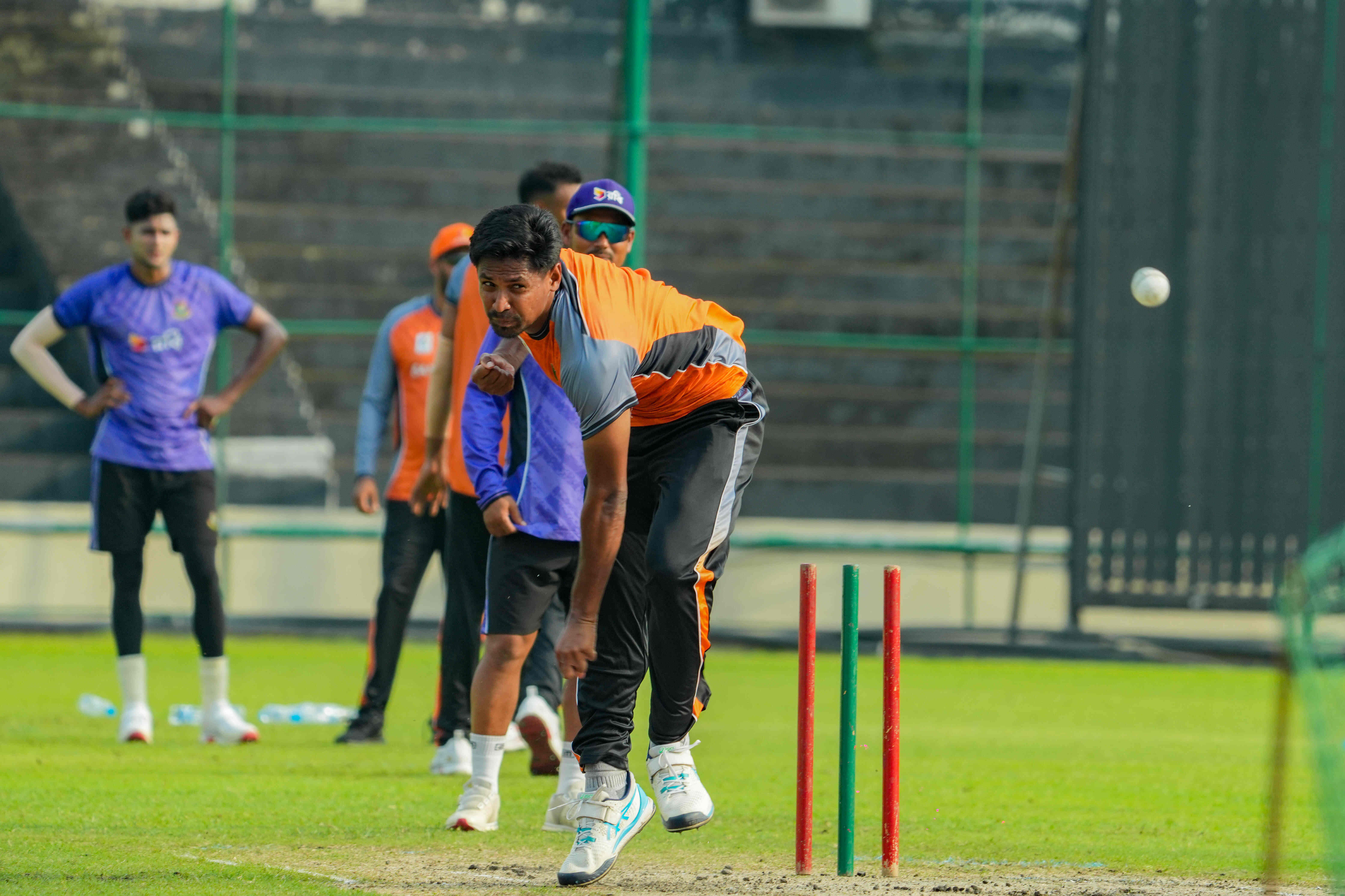 এশিয়ান গেমসের আগে অনুশীলনে মোস্তাফিজুর রহমান। ছবি : বিসিবি