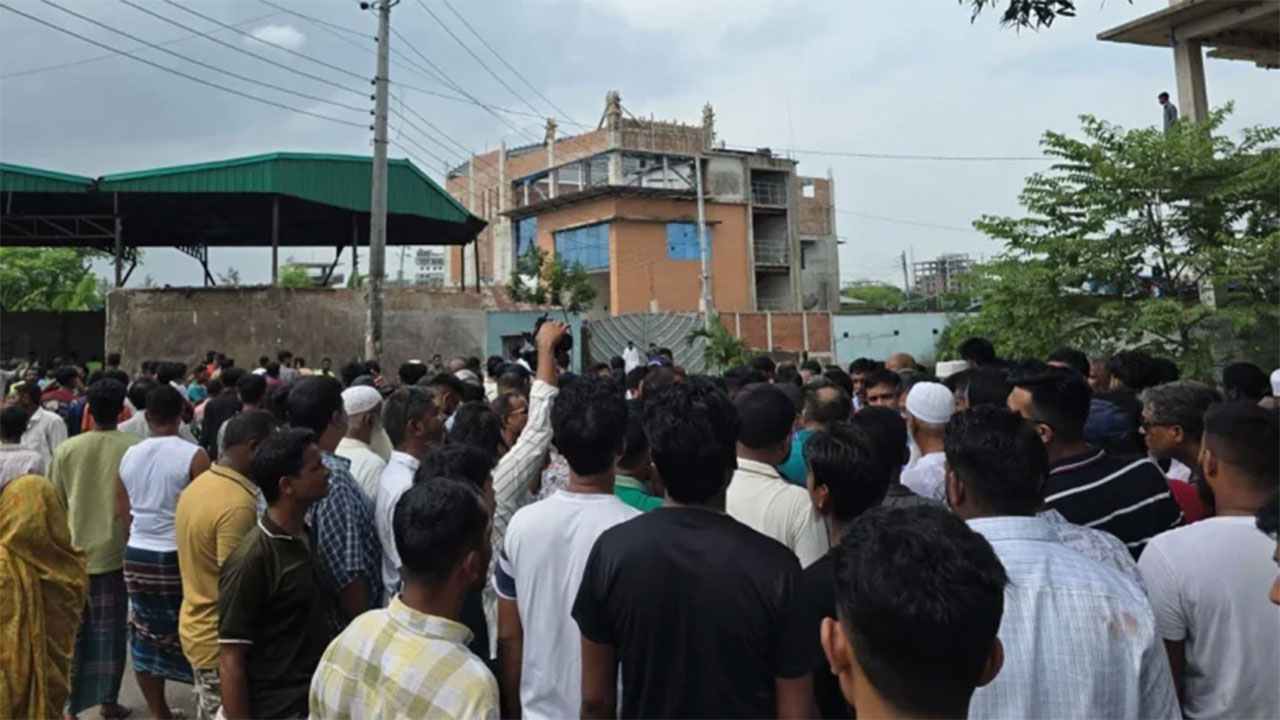 উত্তরখানে এমপি ও ডিএনসিসি প্রশাসকের ওপর ইটপাটকেল নিক্ষেপের অভিযোগ