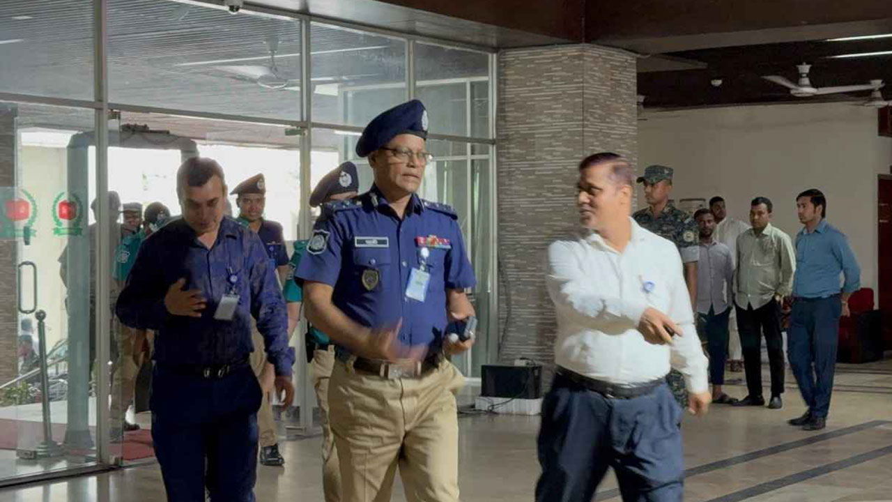 স্থানীয় সরকার নির্বাচন নিয়ে সিইসির সঙ্গে আইজিপির বৈঠক