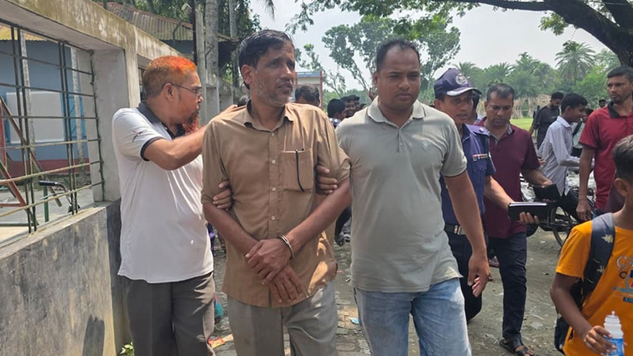 রাজশাহীতে ‘ধর্ম নিয়ে কটূক্তি’র অভিযোগে শিক্ষক আটক