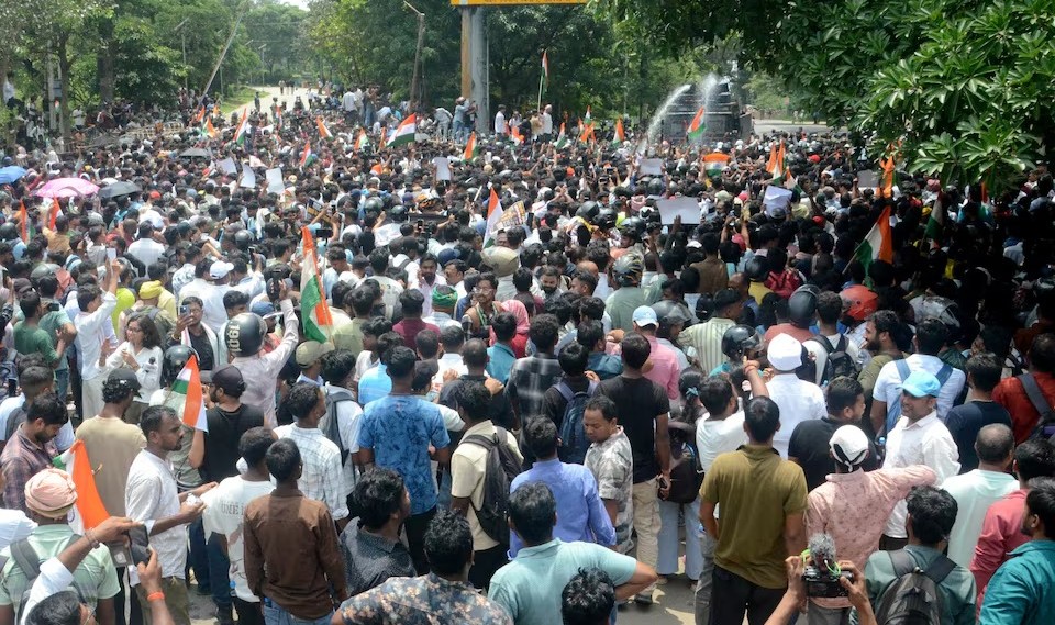 ১৯তম দিনে ঝাড়খণ্ডে শিক্ষার্থীদের বিক্ষোভ: দুই দাবিতে অচলাবস্থা