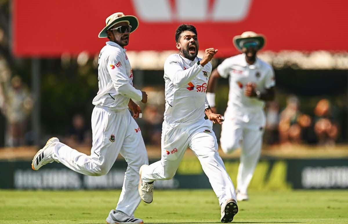 মিরাজের ৫ উইকেট, ঐতিহাসিক জয়ের আরও কাছে বাংলাদেশ 
