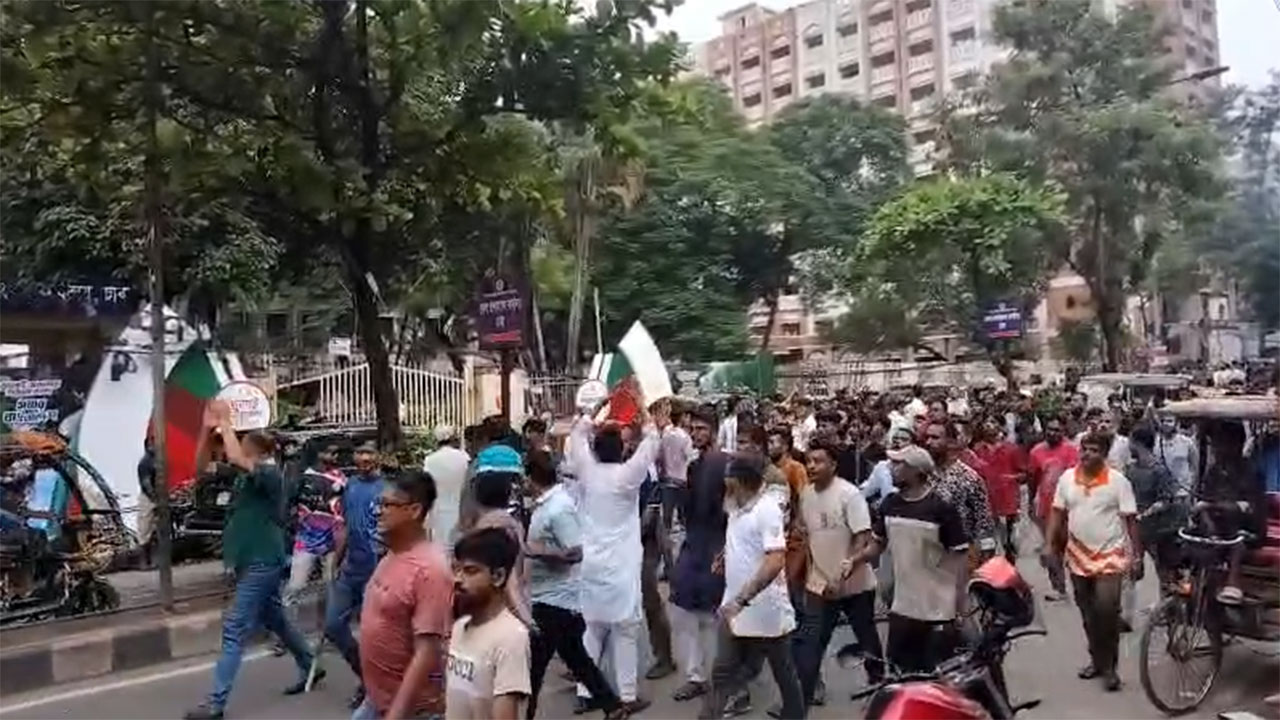 জবিতে ছাত্রদল-শিবির সংঘর্ষ