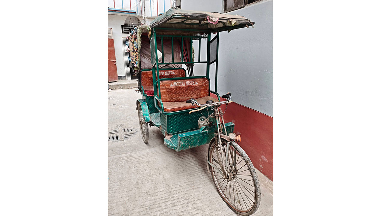 ব্যাটারিচালিত অটোরিকশা। ছবি: চরচা