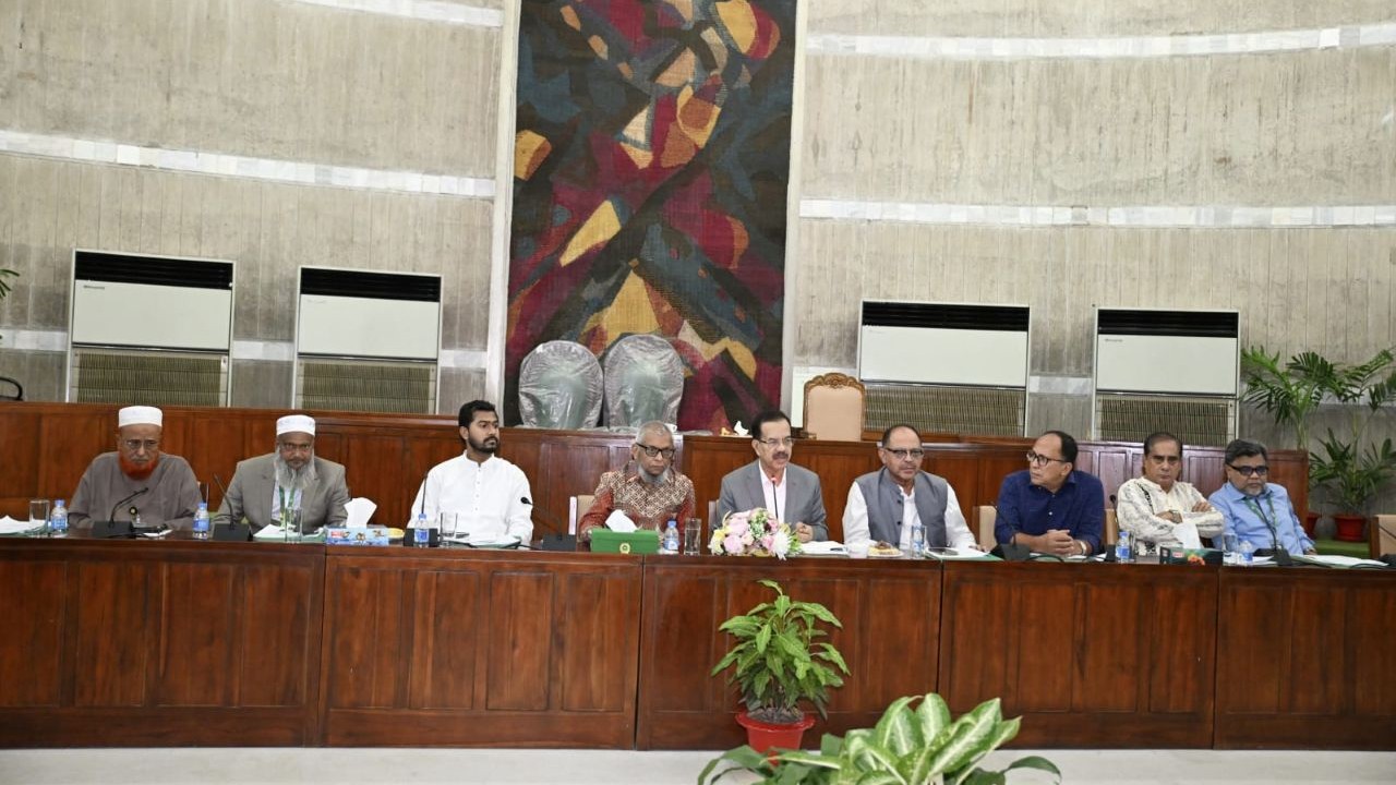 বিমানবন্দরে প্রবাসী কর্মীদের হয়রানি বন্ধে নজরদারির সুপারিশ