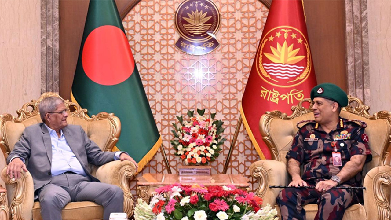 চোরাচালান, মাদকপাচার, পুশ ইন ও সীমান্ত হত্যা বন্ধে বিজিবিকে রাষ্ট্রপতির আহ্বান