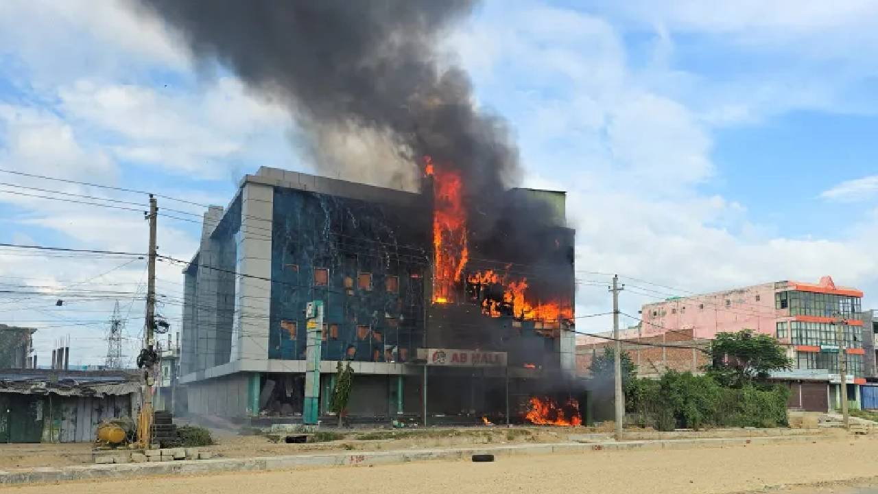 নেপালে হিন্দু-মুসলিম সংঘর্ষে নিহত ৩, শান্তির আহ্বান প্রধানমন্ত্রীর 