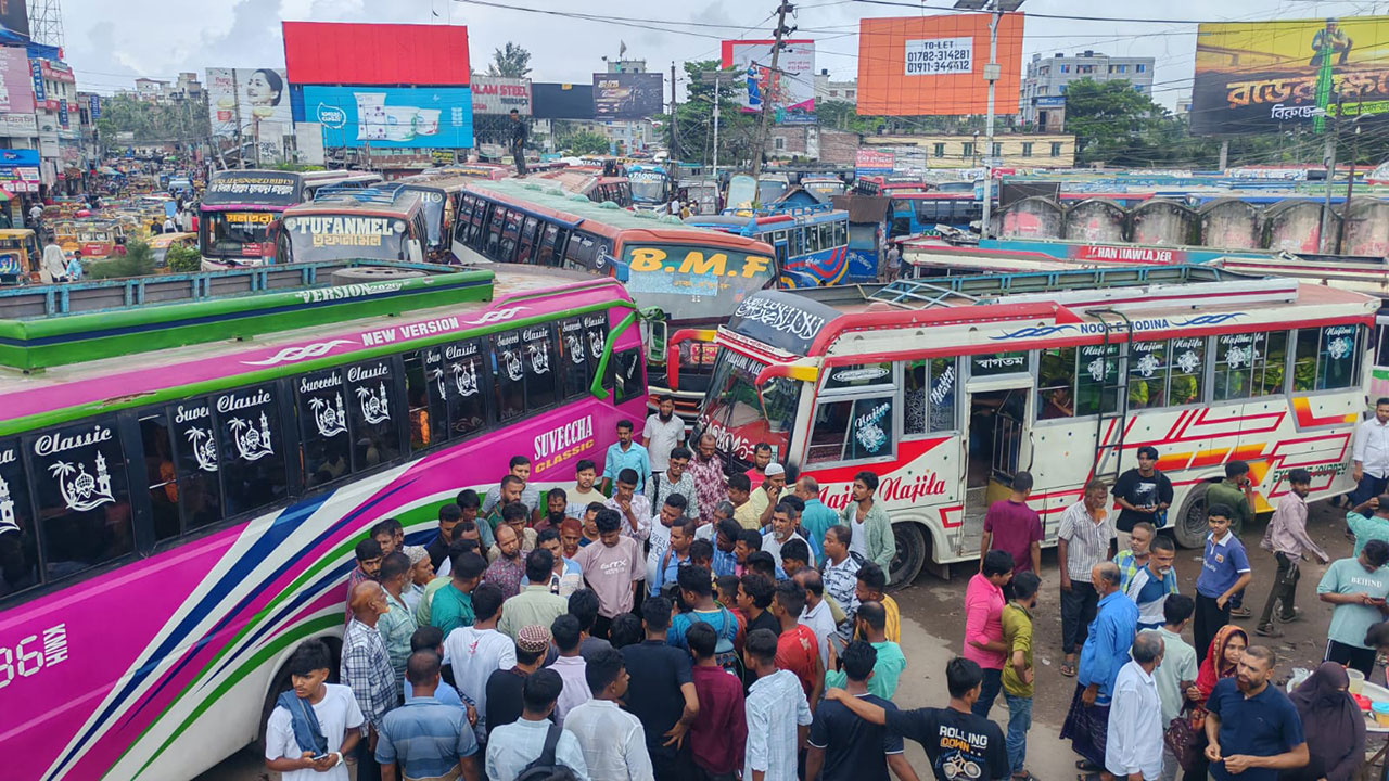 বরিশালে বাস চলাচল স্বাভাবিক