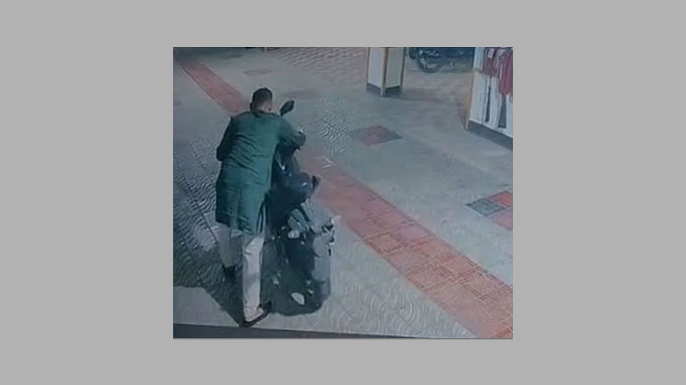 টঙ্গী থেকে মোটরসাইকেল উদ্ধার, তাহসিফের কিনা যাচাই চলছে