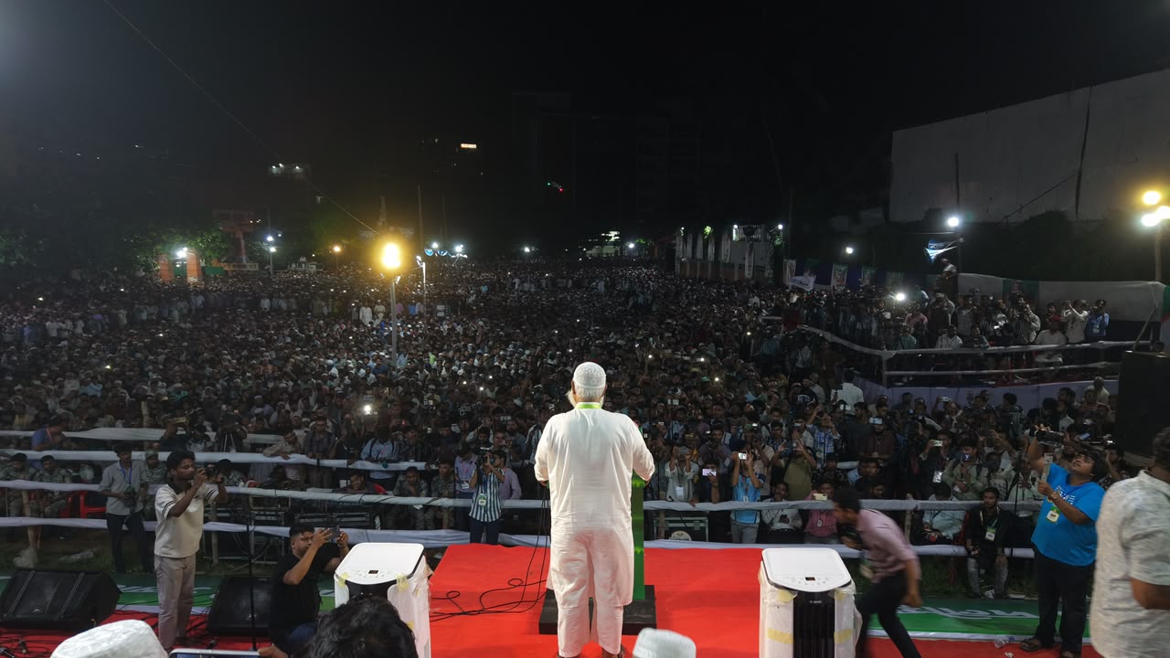 চট্টগ্রামের লালদীঘি মাঠে ১১দলীয় ঐক্যের ঢাকা-চট্টগ্রাম লংমার্চের সমাপণী সমাবেশে বক্তব্য দেন জামায়াত আমির ডা. শফিকুর রহমান। ছবি: সংগৃহীত