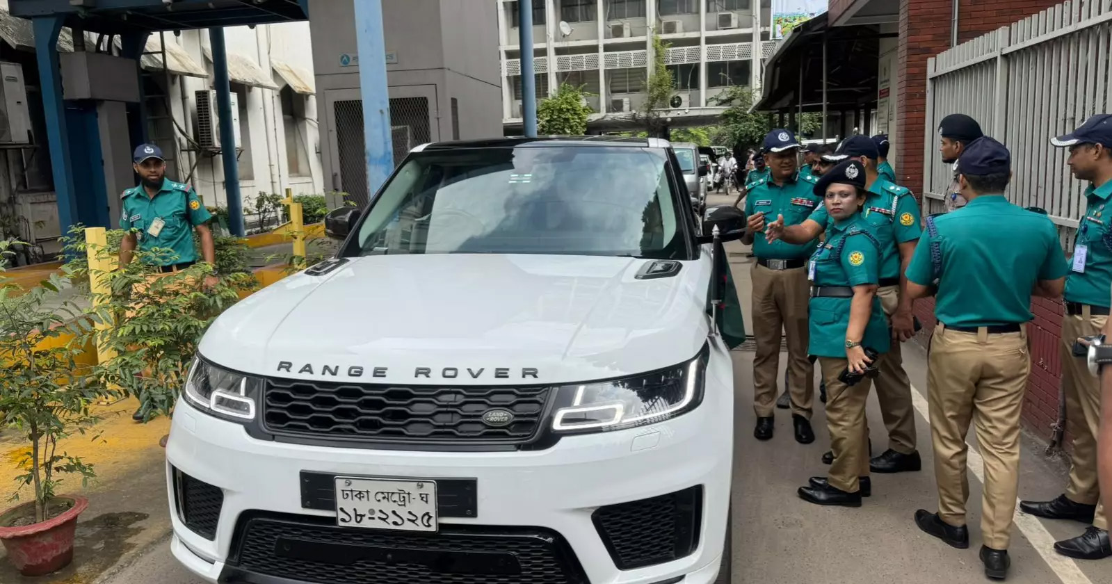উল্টোপথে মন্ত্রীর গাড়ি, ২ মামলায় ৬ হাজার টাকা জরিমানা