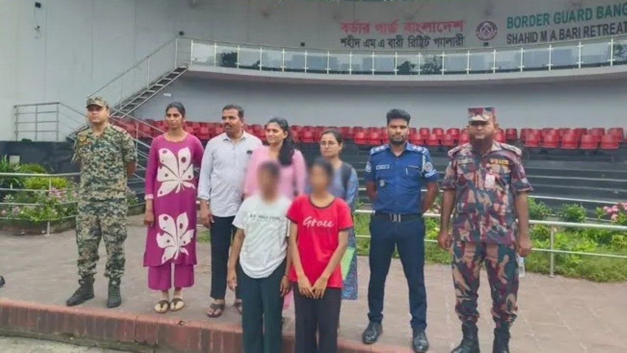 ভারতে কারাভোগ শেষে দেশে ফিরল দুই তরুণী