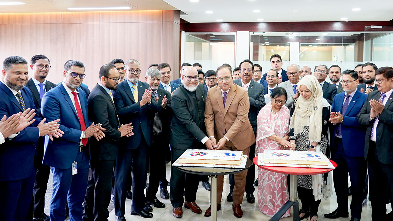 এনআরবি ব্যাংকের ১৩তম প্রতিষ্ঠাবার্ষিকী উদযাপন