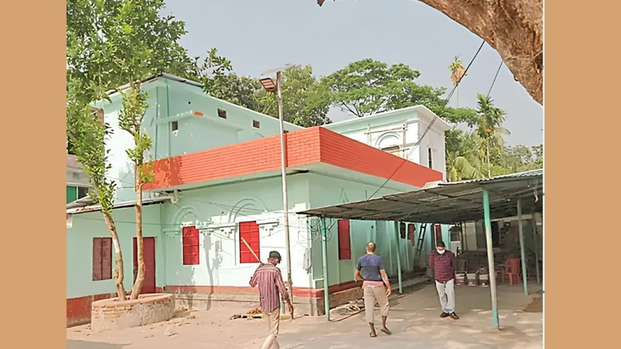 বরিশালে স্বেচ্ছাসেবক দল নেতার বিরুদ্ধে মন্দির-বাড়ি দখলের অভিযোগ