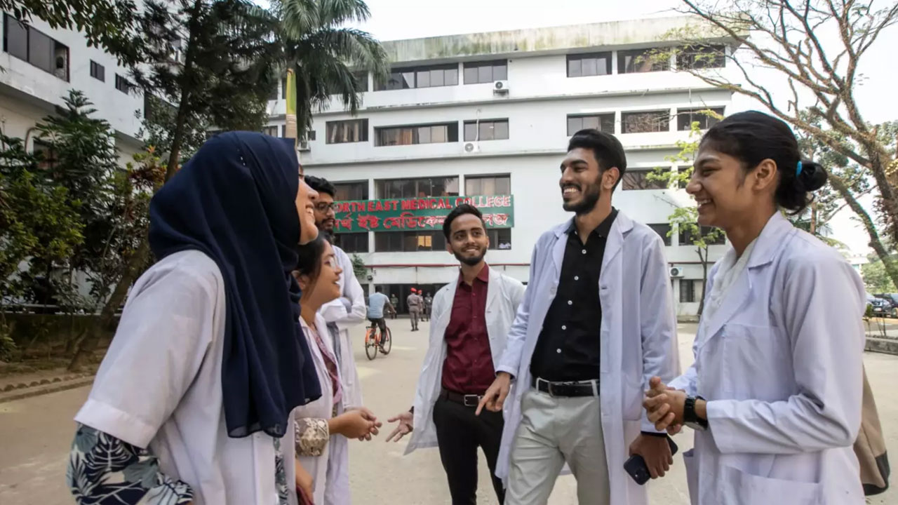 ডাক্তার বাড়লেও মান কমছে, কারণ কী?