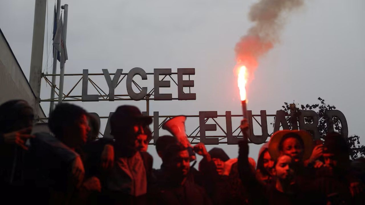 French school students protest to demand increased resources and better learning conditions, near Paris, September 30, 2026–Reuters
