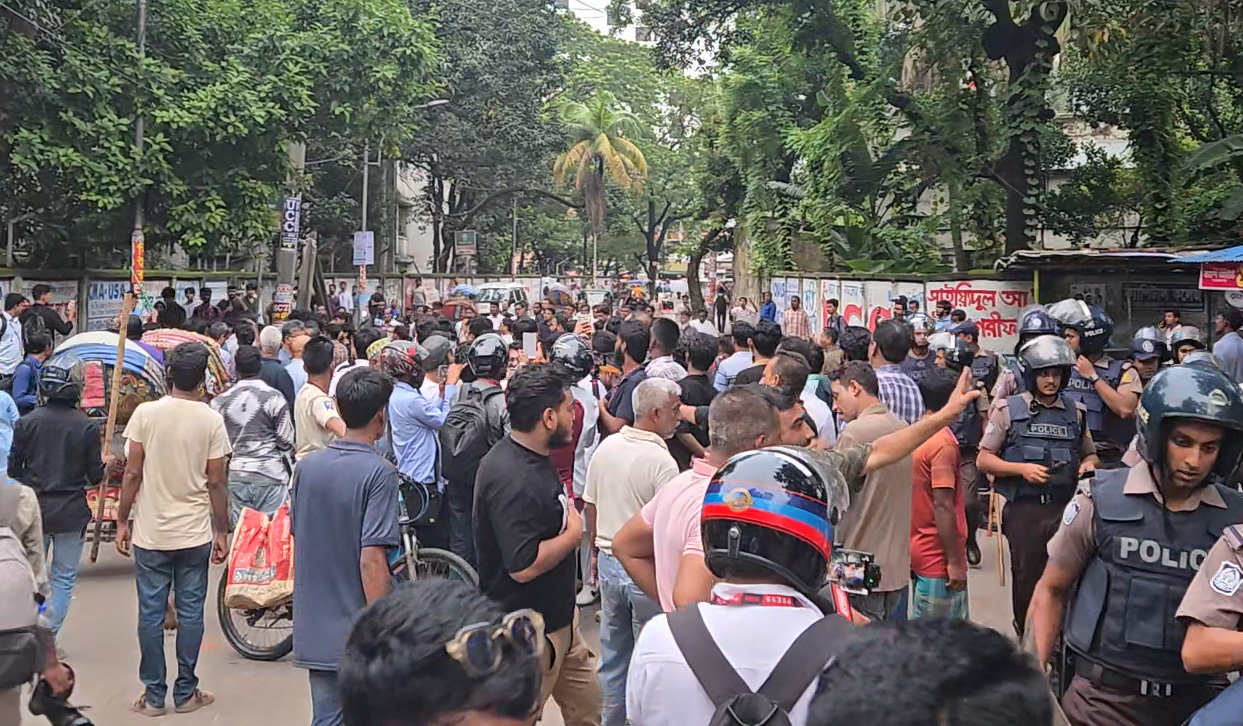 রাজধানীর বিভিন্ন স্থানে ছাত্রদল-ছাত্রশিবির সংঘর্ষ, উত্তেজনা