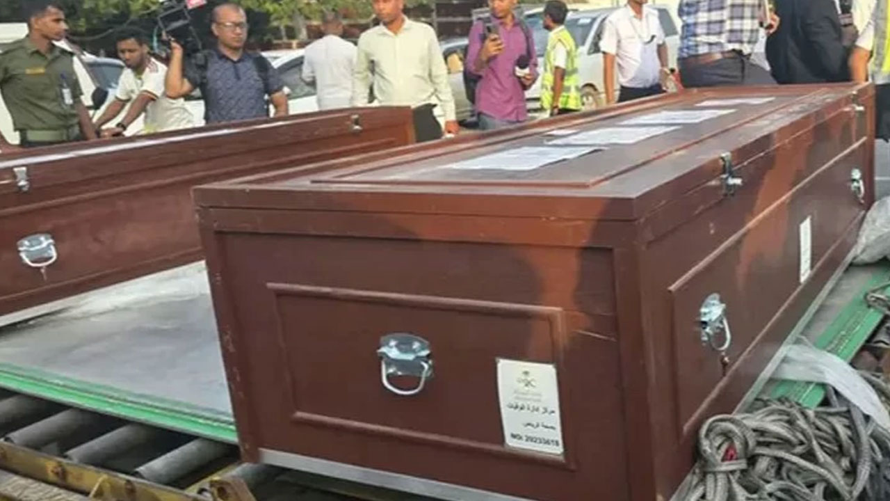 সৌদিতে অগ্নিকাণ্ড: নওগাঁর সাতজনের জানাজা সম্পন্ন