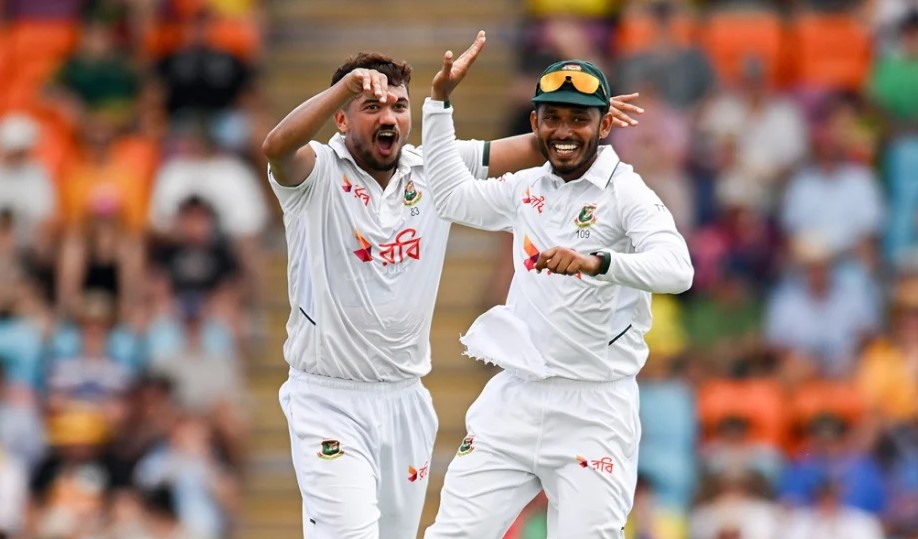 বল হাতে পেসারদের স্বপ্নের সূচনা
