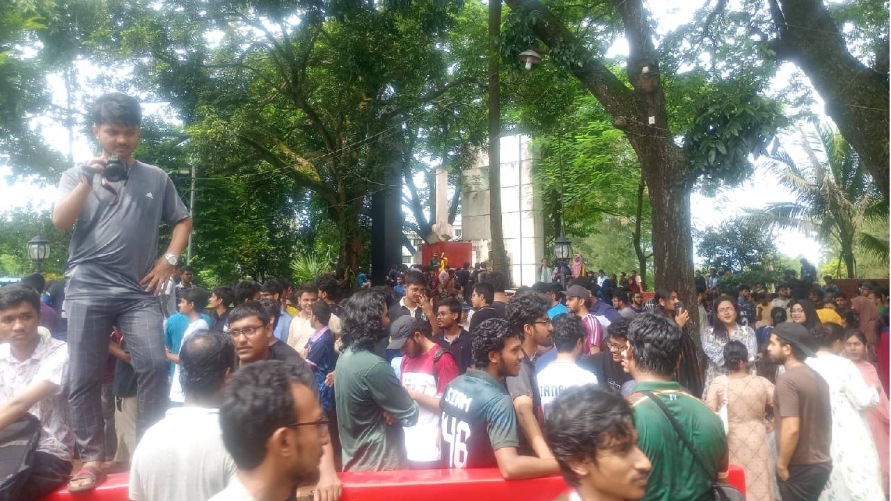 উপার্চায পরিবর্তনের প্রতিবাদে চুয়েটে বিক্ষোভ, চলছে ‘শাটডাউন’