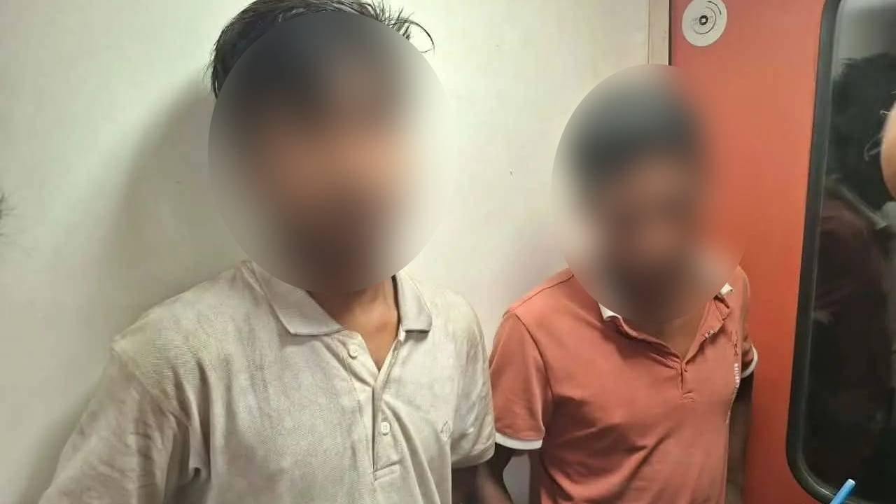 ট্রেন থেকে রাবি শিক্ষার্থীদের ওপর পাথর নিক্ষেপের অভিযোগে আটক ৩