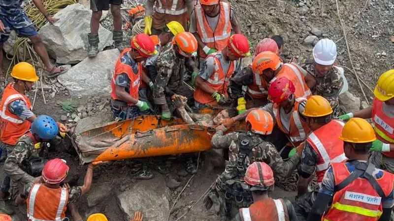 নেপালে সুড়ঙ্গ থেকে ২ শ্রমিককে জীবিত উদ্ধার