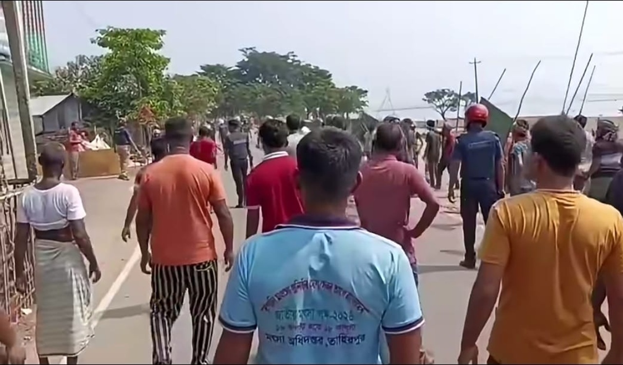 মসজিদের মাইকে ঘোষণা দিয়ে ৫ গ্রামের সংঘর্ষ, আহত অর্ধশতাধিক