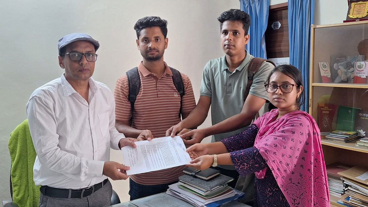 বরিশালে প্রাথমিকে নিয়োগপত্র পাননি ৭২ প্রার্থী, কারণ জানেন না কেউ