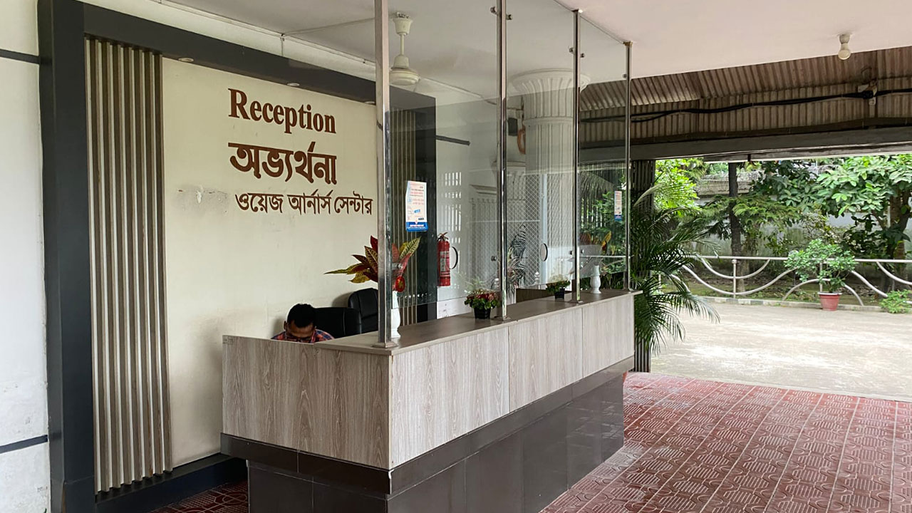 একজন প্রবাসী সর্বোচ্চ দুই রাত এখানে অবস্থান করতে পারেন ‘ওয়েজ আর্নার্স সেন্টারে’। ছবি: চরচা