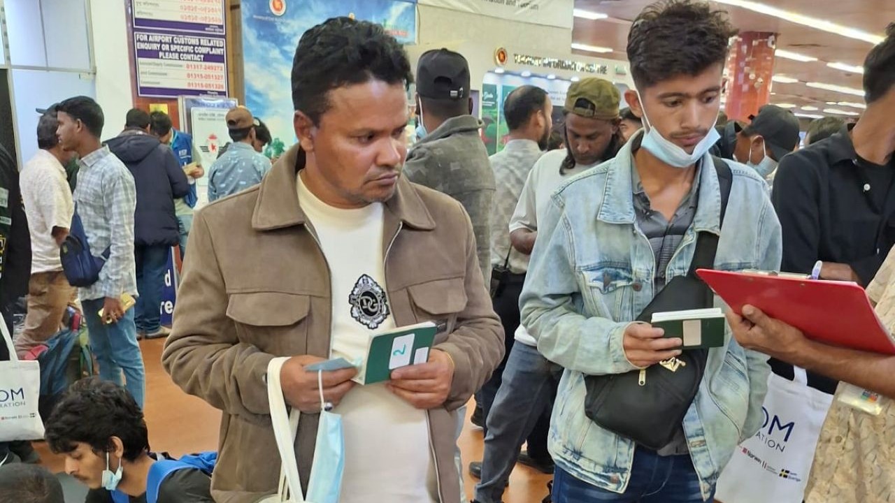 লিবিয়া থেকে স্বেচ্ছায় দেশে ফিরলেন ১৭৪ বাংলাদেশি অভিবাসী