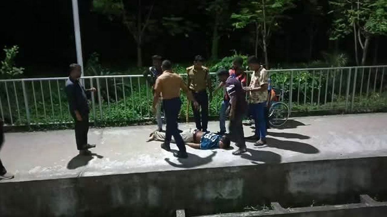 রাবি শিক্ষার্থীকে মারধরের অভিযোগে ৪ আরএনবি সদস্য বরখাস্ত